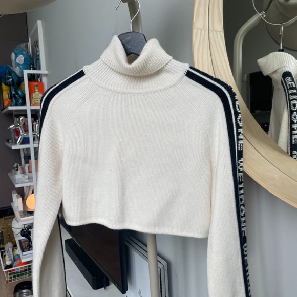 We11done White Cropped Turtleneck - Picture 1 of 3